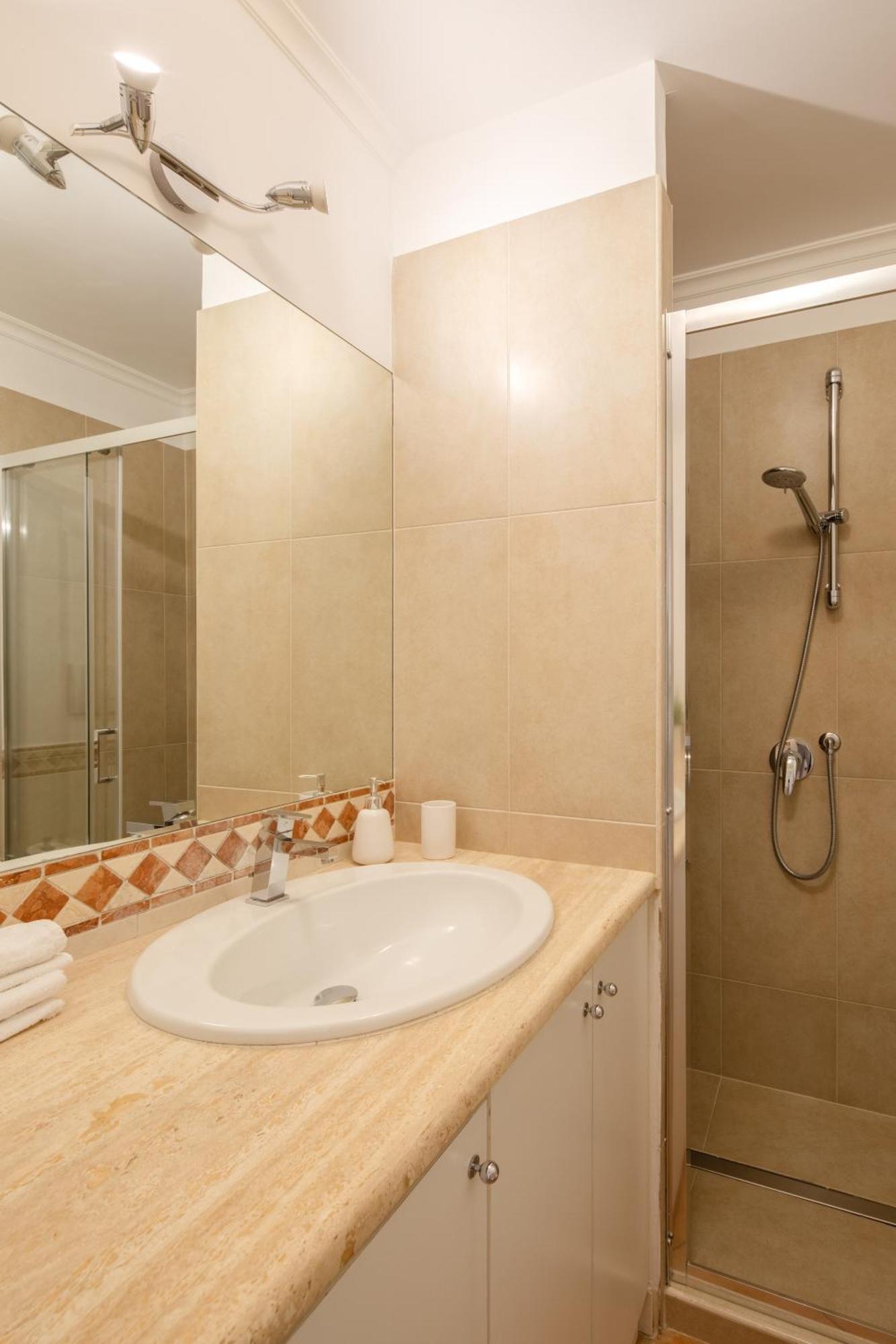 Apartamento In Certosa Pigneto - Parcheggio Privato Incluso